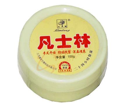 嘴角干燥脱皮性唇炎,干燥性的唇炎是慢性唇炎吗