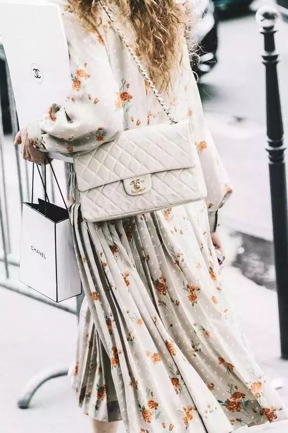 开工大吉带的东西,适合上班族的几款大牌包包分享