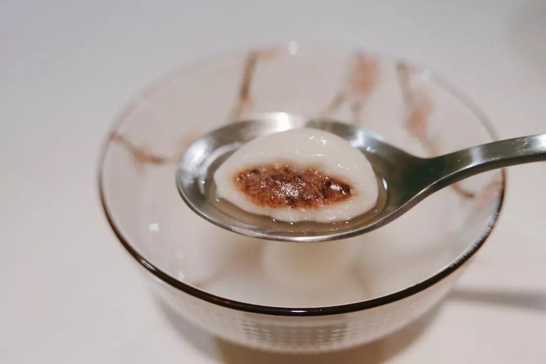 费列罗馅儿的汤圆,费列罗汤圆和红糖糯米小丸子