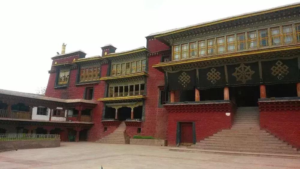 自驾游怎么穿越雪谷,自驾穿越雪地雾凇视频