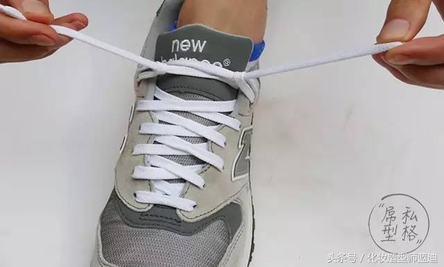 鞋子如何绑鞋带比较好看,全部鞋系鞋带方法男生