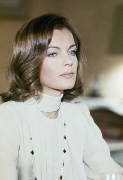 具有复古元素的现代首饰,回归专属首饰