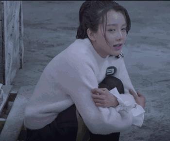 为了演戏放弃模特，但自带的“漫画腿”却让她被整个时尚圈记住了