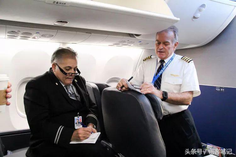 乘务员的行为细节,乘务员背后的心酸