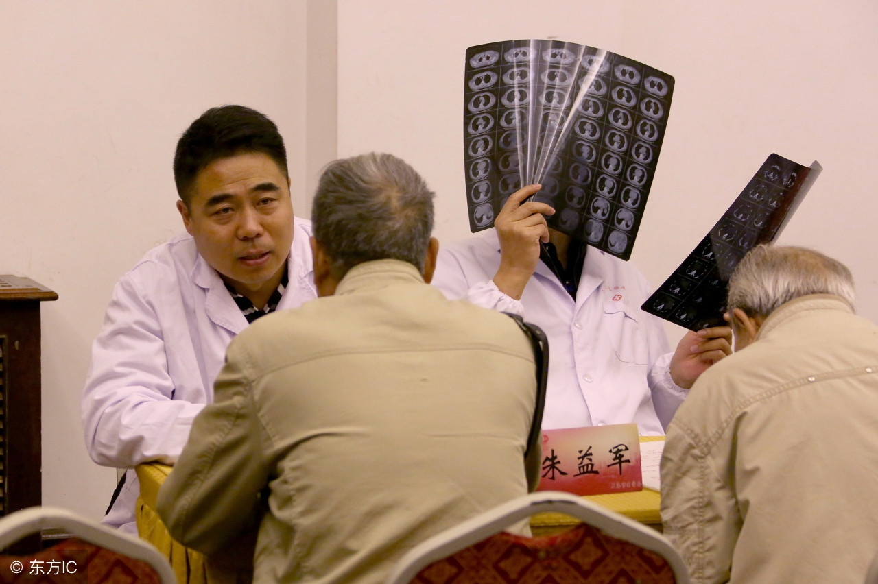 肺癌晚期各种病理的症状,肺癌晚期消化道出血能活多久