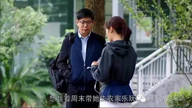 比起她的“黑白灰”，我更爱安迪帅爆了的跑步行头