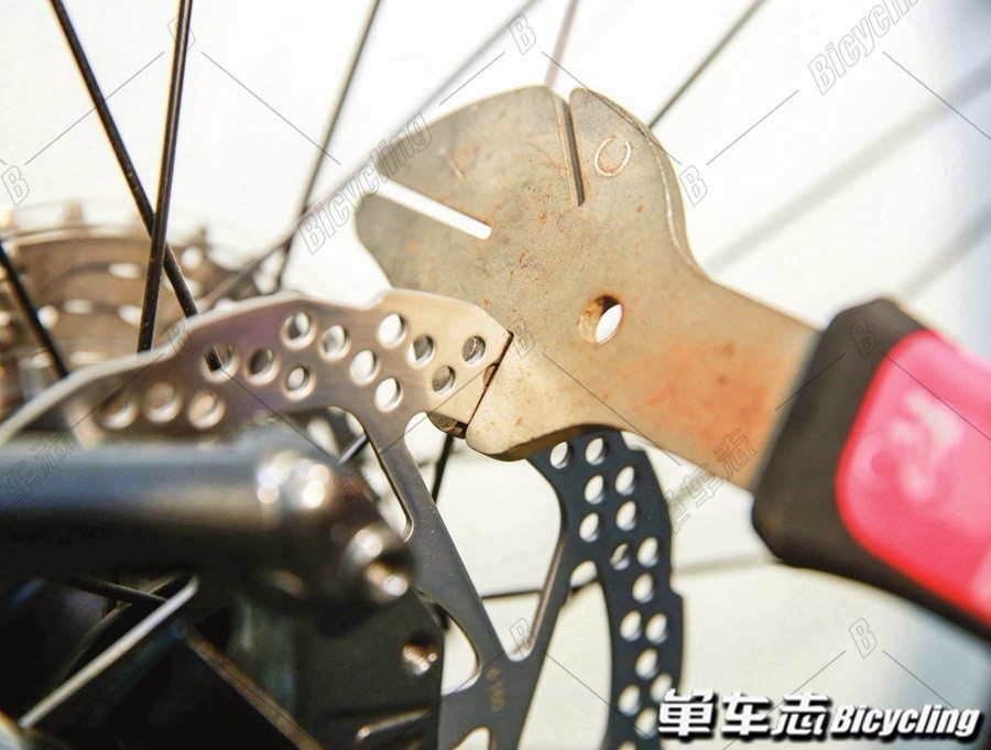 山地车碟刹异响怎么解决,山地车洗车后碟刹异响