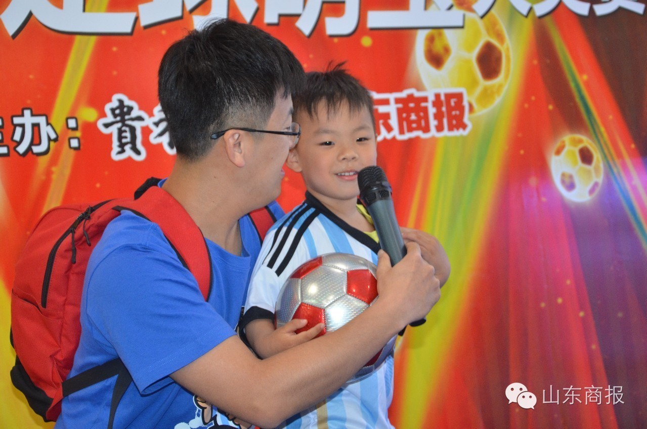 百余萌宝嗨翻天！足球萌宝们演出太卖力了，赶紧看看！