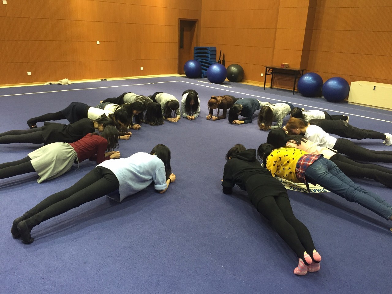 浙大最美啦啦队表演视频,浙江卫视浙大啦啦操队