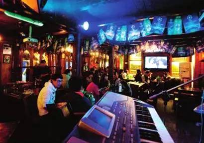 东莞欧冠决赛看球,欧冠决赛看台举杯