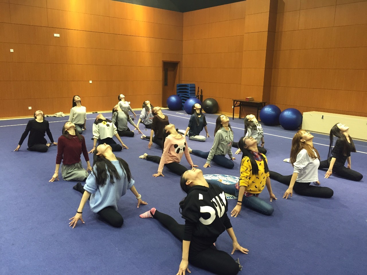 浙大最美啦啦队表演视频,浙江卫视浙大啦啦操队