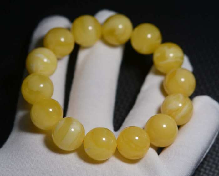 挑选蜜蜡方牌注意什么,挑选琥珀蜜蜡记住4点