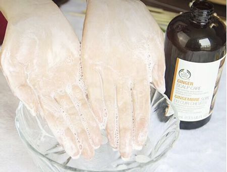 一天不用洗发水就很油,洗发水一天不洗就油是什么原因