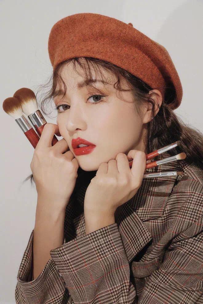 素颜涂什么颜色的口红自然又显白,想要显白涂什么口红