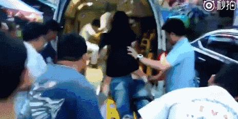 女护士穿短裙救人被骂不雅：性别*力暴**有多可怕？