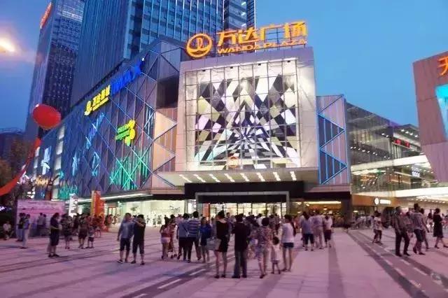 在电商的冲击下实体店该如何生存,实体店真的被电商击垮了吗