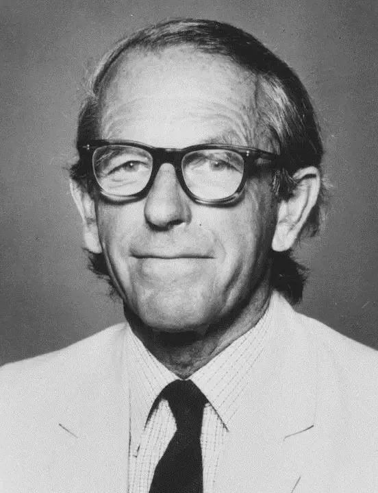 康桥女生游泳,康桥小镇女孩