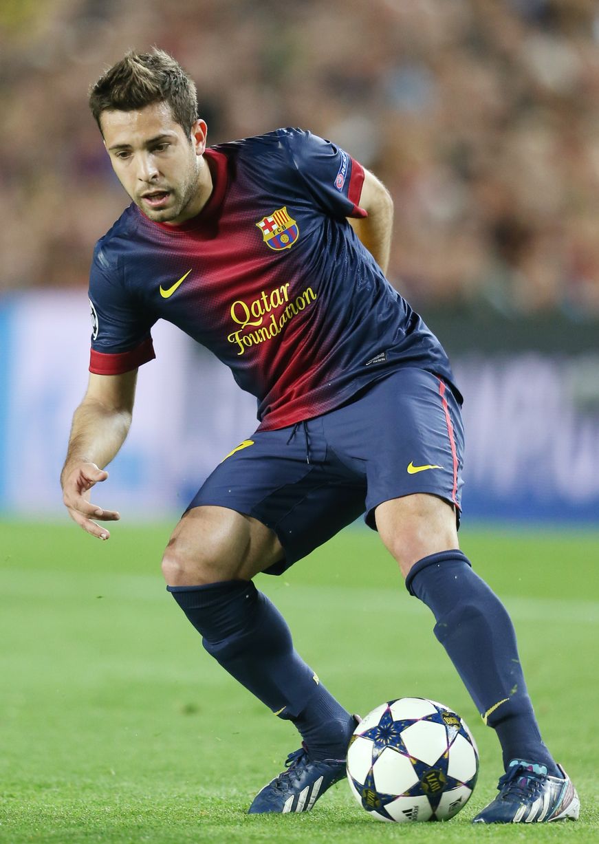 足球赛场上观众人声鼎沸,足球世界上最强的三人组合