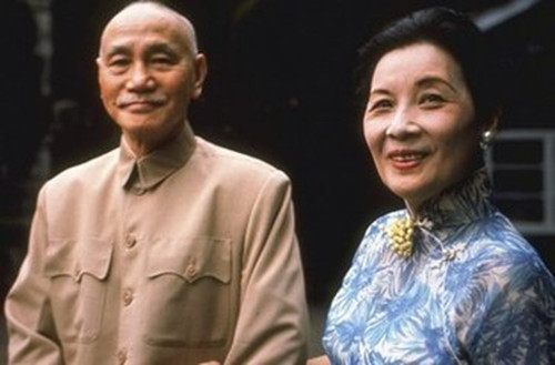 张学良去世宋美龄送了几个字,张学良去世后宋美龄送了哪六个字