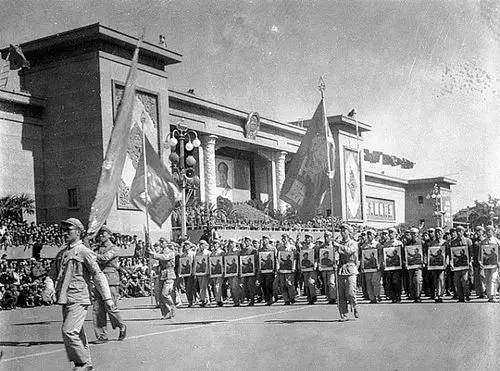 海河中心广场，天津消失的苏式主席台，曾是哏都消夏胜地