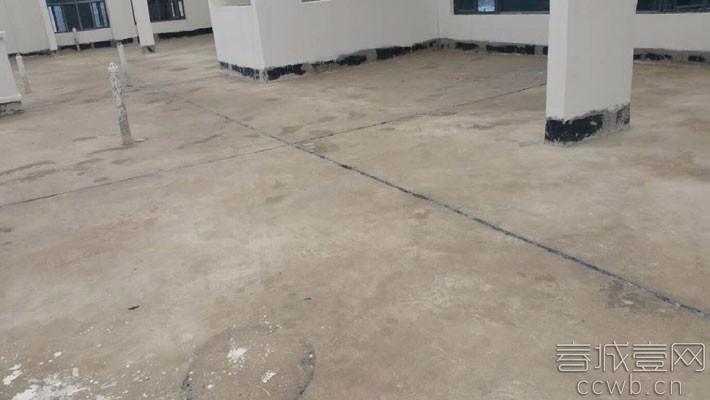 昆明楼房裂缝,昆明墙体开裂小区