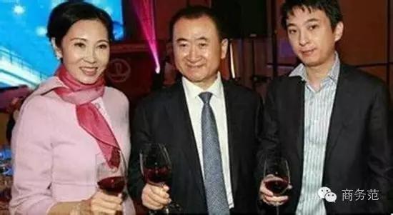 王思聪妈妈晚宴,王思聪妈妈同框