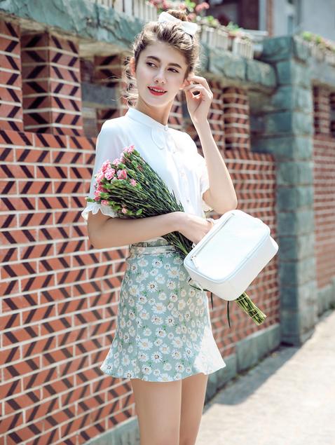 宽松版t恤搭短裙女慵懒风,小清新甜美可爱t恤