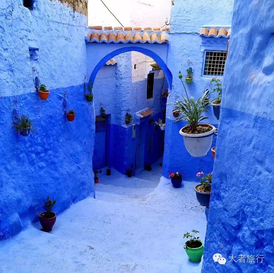 摩洛哥蓝是孔雀蓝吗,有一种蓝叫巴黎蓝