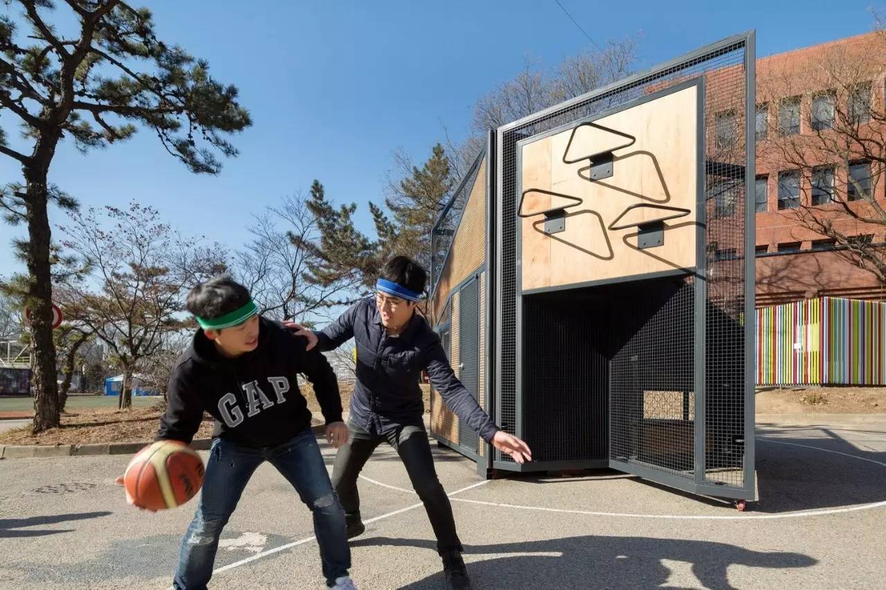 中国篮球场和网球场哪个实用,网球场标准尺寸和篮球场对比