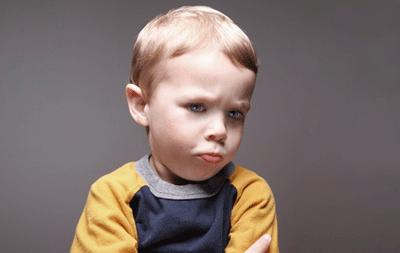 多动症频繁眨眼该怎么办,孩子频繁眨眼需要怎么干预