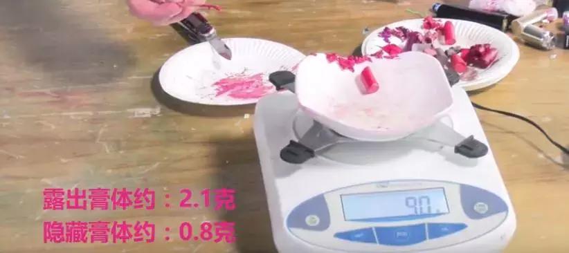 为什么女人这么爱口红？*力暴**拆了12支大牌口红，结果惊人地发现……