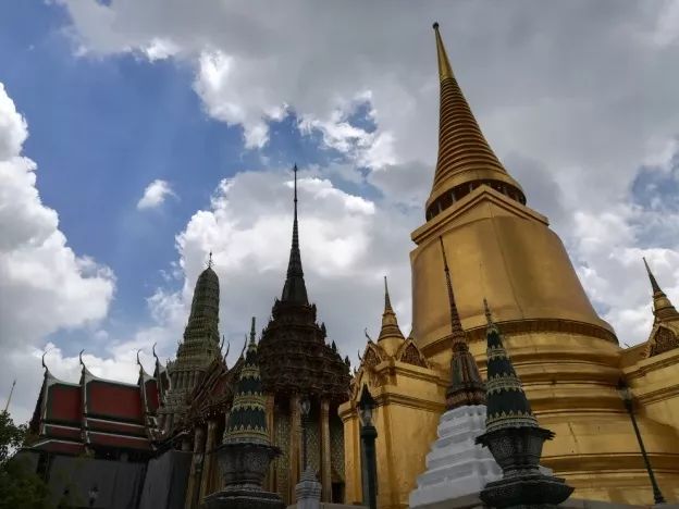 君行体验官专栏丨他在佛之国度，邂逅了一场浪漫