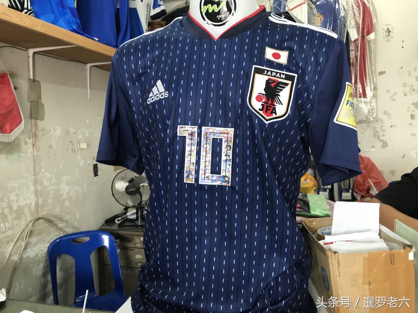 在曼谷偶遇阿迪达斯“足球小将”版世界杯战袍,确定不是山寨货?