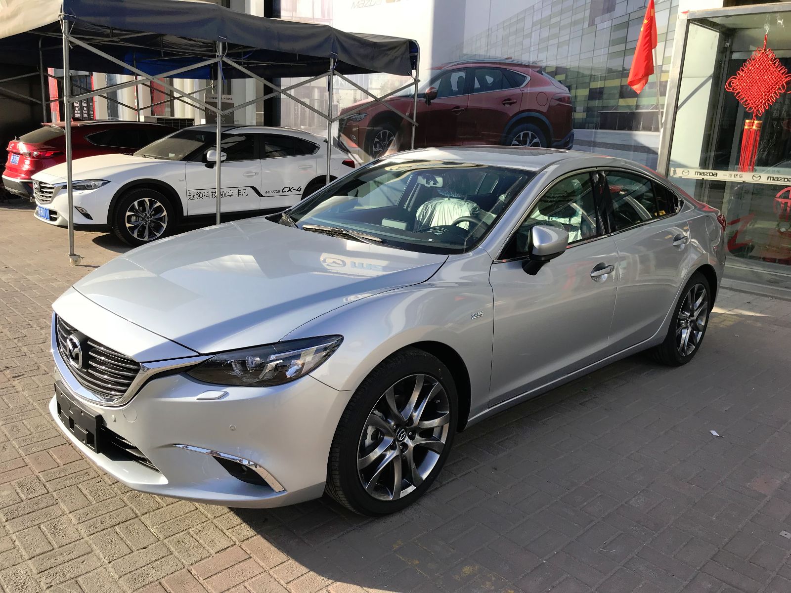 18款银色阿特兹2.5尊崇版二手车,银色阿特兹实车