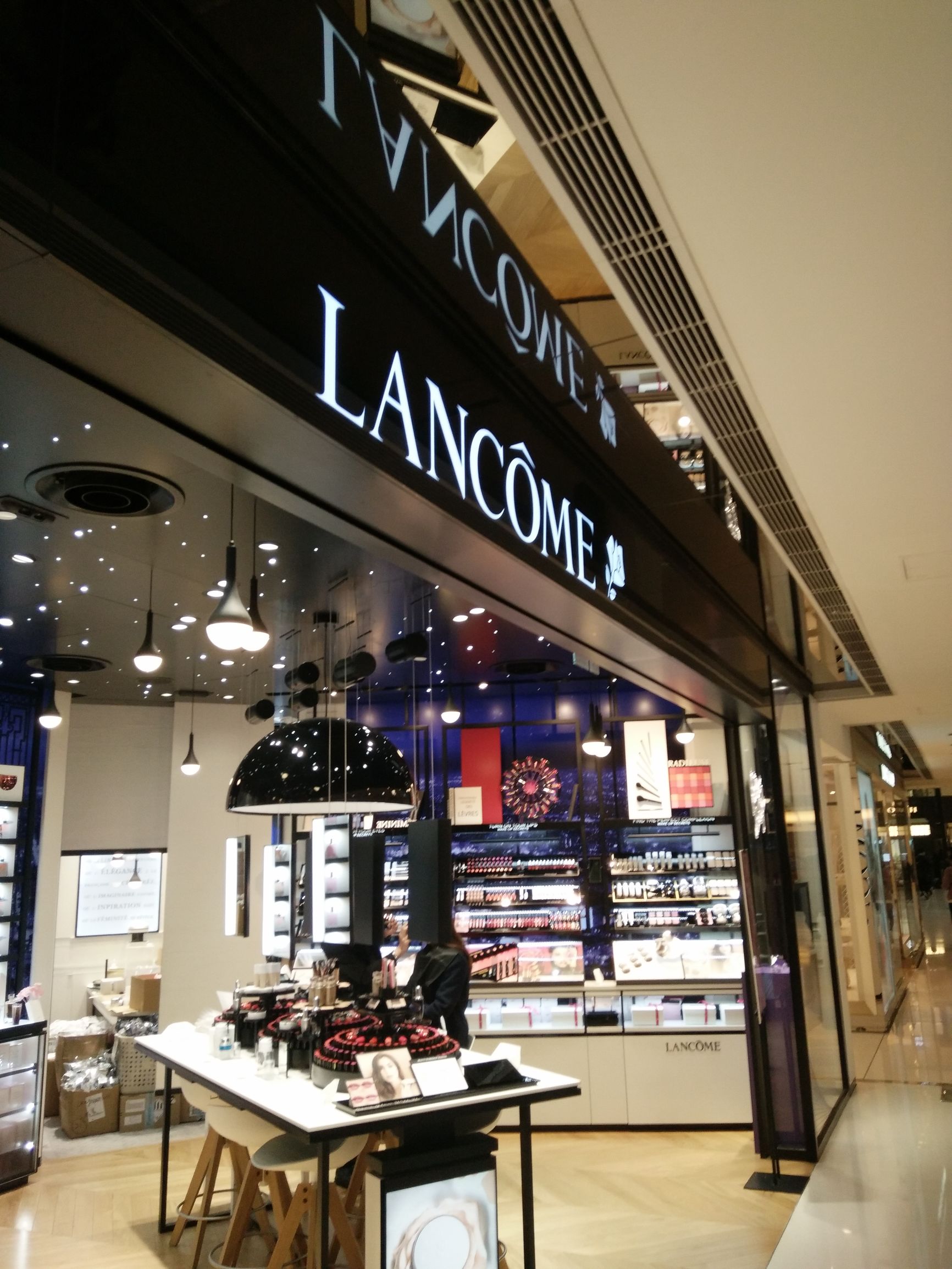 兰蔻香港官网多久发货,兰蔻香港专柜和天猫旗舰店一样吗