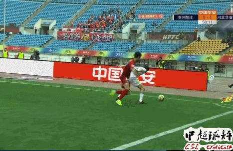 中国足球的悲哀：中超角旗杆坏掉竟中断比赛达5分钟！