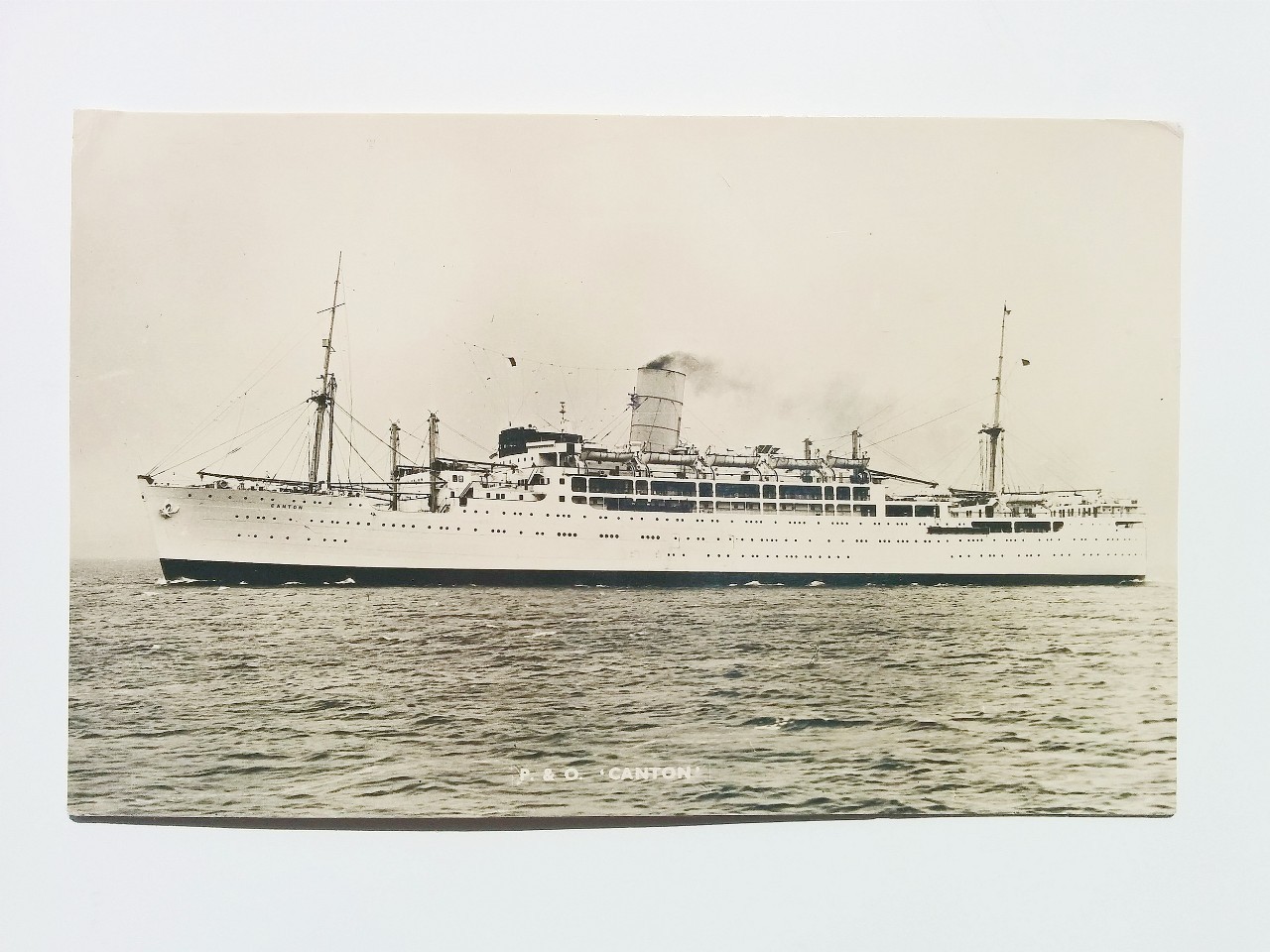 半个世纪前的铁皮箱，打开一个陌生人的罗曼史