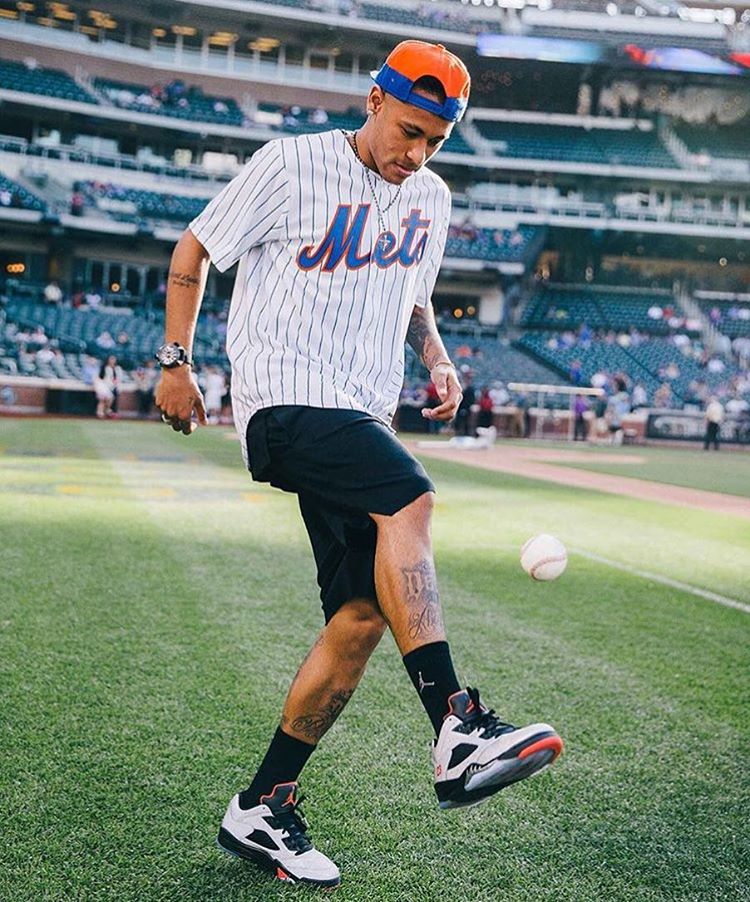 球鞋的夜光底,adidasyeezyboost750gum