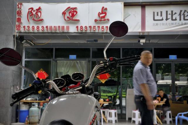 怪眉日眼！重庆街头让人笑得肚儿痛的奇葩店名