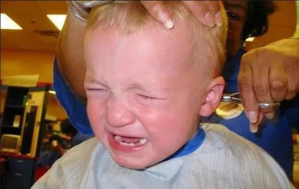 宝宝害怕剪头发怎么办,宝宝哭闹不剪头发怎么办