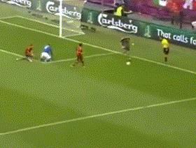 足球场上最逗比的球员,足坛十大逗比球员