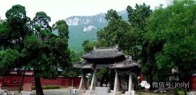 济南哪个区比较适合居住,在济南在哪个地方住玩比较方便