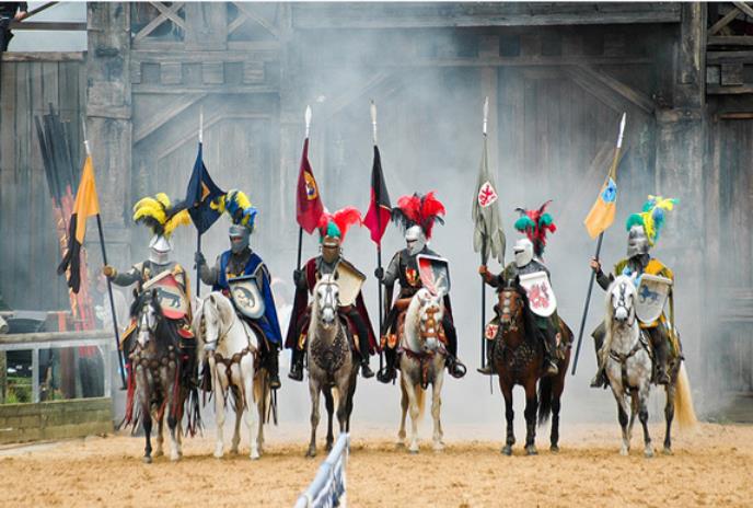 玩够了坦克飞机？游戏菌说：“来试试这款骑马打仗的游戏吧！”