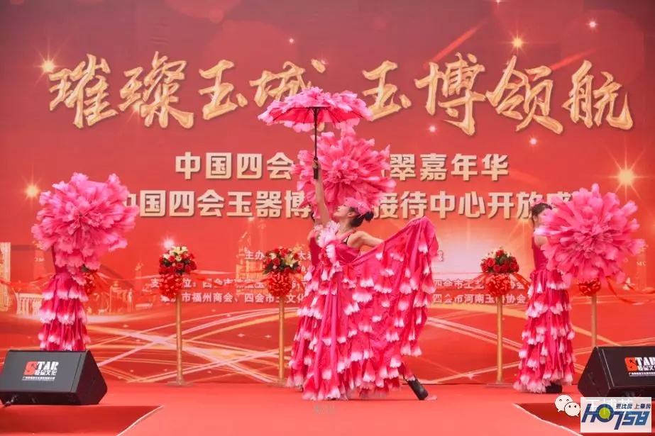 太壮观了!玉博城接待中心开放近万人围观,千万豪车、翡翠大秀、雄狮争霸激情上演