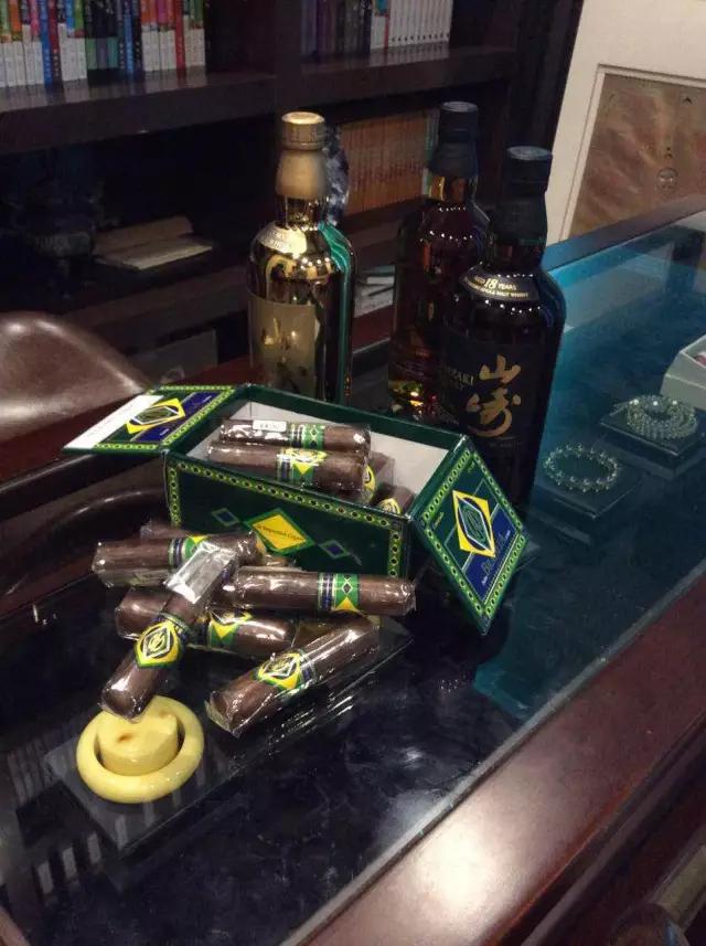 山崎单一麦芽威士忌图片,山崎威士忌有那么好喝吗