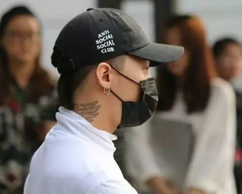 要不是这帮国外大牌明星都这么做！我差点就信了！