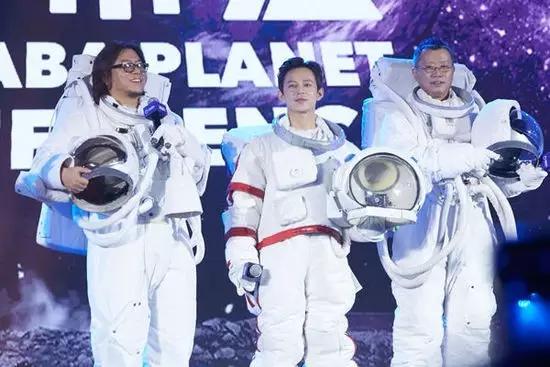 柯、松:明天你俩是否会想起,昨天曾吹的牛皮