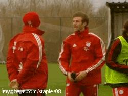 足球场上最逗比的球员,足坛十大逗比球员