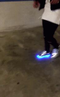 足球场上最逗比的球员,足坛十大逗比球员