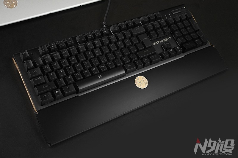 自带手托防尘罩的机械键盘,蝙蝠骑士机械键盘拆解